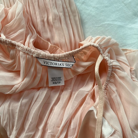 Victoria's Secret Blush Pleated Camisole - Picture 4 of 4